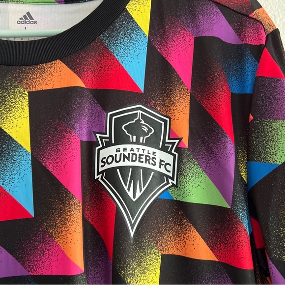 New Seattle Sounders Pride Jersey - Picture 3 of 6